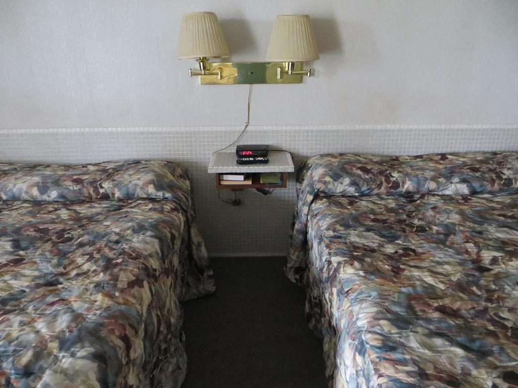 Gateway Motel - Hart Exterior photo